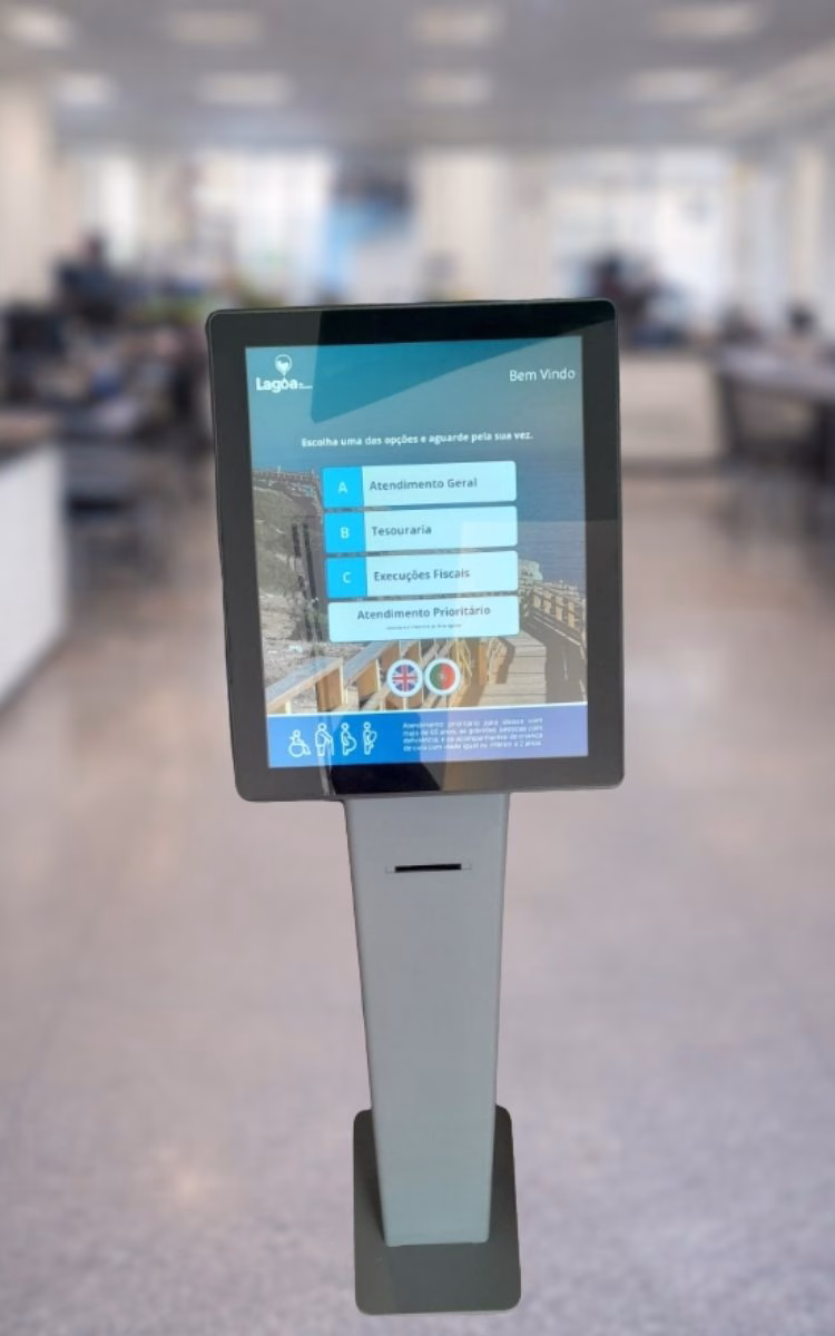 Quiosque de atendimento multi-idioma em serviço municipal